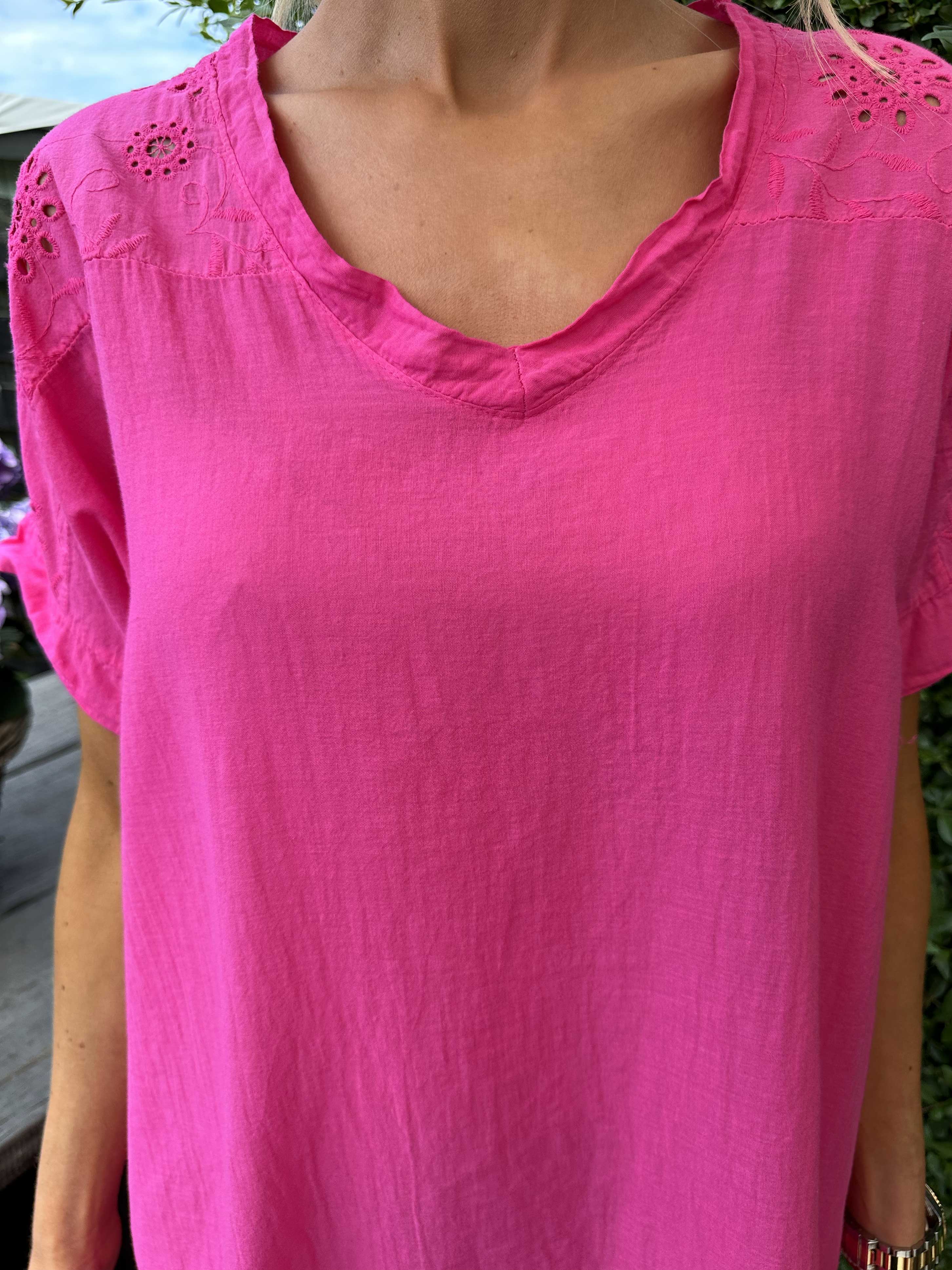 Bine - Simpel sommerkjole med broderie anglaise